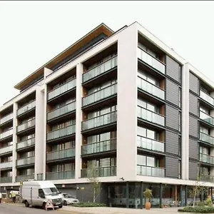 2bed Stratford With Easy Access To London, O2, Excel, Parking Nearby Apartment London